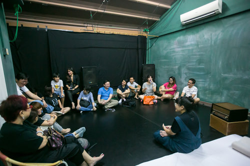 Drama Box's Associate Artistic Director, Koh Hui Ling, having a friendly conversation with the participants of the Sounds of Chinatown workshop